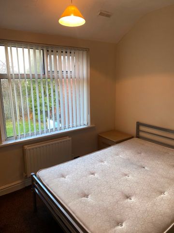 4 Bed Semi-Detached House, Mornington Crescent, M14 - Photo 4