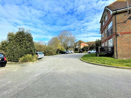 A 2 Bedroom Flat Instruction to Let in Bexhill-on-Sea - Photo 3