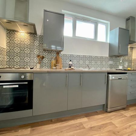 1 bedroom in a house share to rent - Photo 3