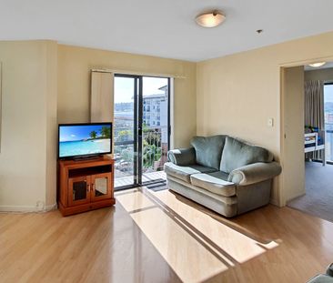 NEW LYNN - 2 Bedroom Apartment with 1 Carpark - Photo 2
