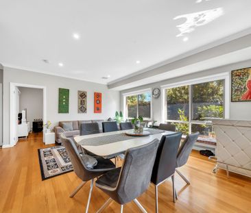 Light-Filled Townhouse Living in a Peaceful Rear Position - Photo 4