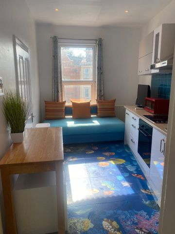 1 Bed Flat, Fulham Road, SW6 - Photo 3