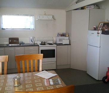 Manurewa - 2 bedroom Flat - Single Garage + 1 Off Street Park - Photo 6