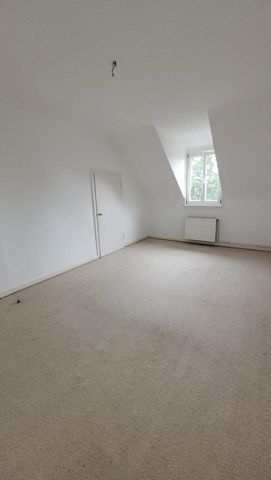 - Gemütliche 3-Zimmer-DG-Wohnung mit Einbauküche im Georgenberg- - Photo 2