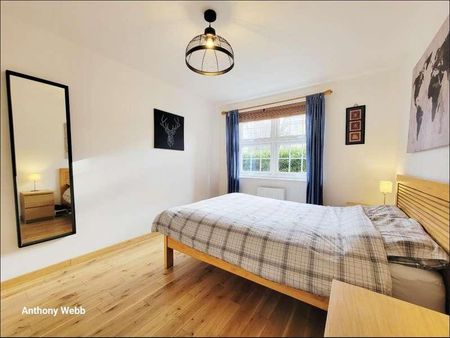 Sutton House, Hansen Drive, Winchmore Hill, N21 - Photo 3