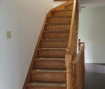 For Lease - 104 Ridgewood Road Unit# Upper, Toronto, Ontario - Photo 4