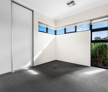Modern 3-Bedroom, 2-Bathroom Corner Villa in Quiet Pearsall - Photo 6