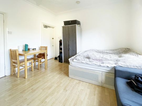 Flat - Photo 1