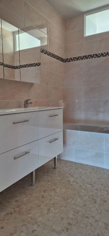 Location Appartement 3 pièces 74m² - Photo 4