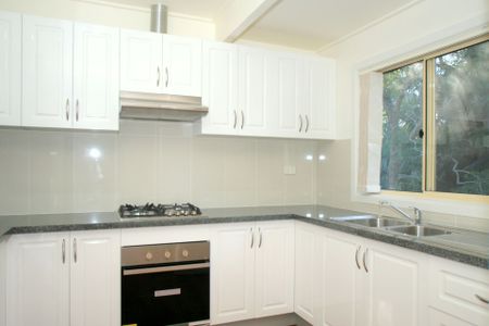 Beautiful & Stylish Family Home &ast;&ast; Available 07&sol;03&sol;25 &ast;&ast; - Photo 4