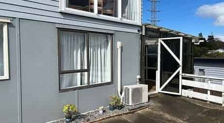 Charming 4BR Home with Garden & Deck! - Photo 4