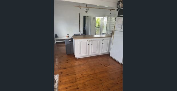 FOR RENT - Charming 2-Bedroom Home in Sandgate - Photo 1