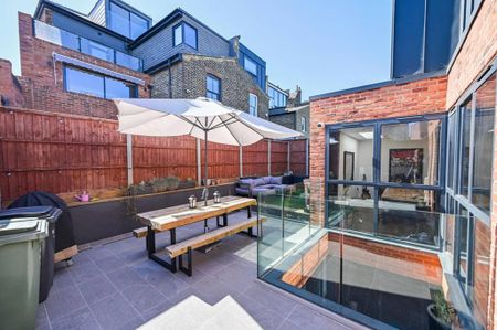 4 bedroom terraced house to rent - Photo 2