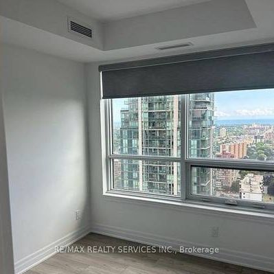 Hurontario And Elm Dr Luxurious 2Bdrm Corner Unit Lrg Windows - Photo 1