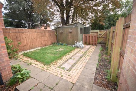 2 bedroom terraced house to rent - Photo 4