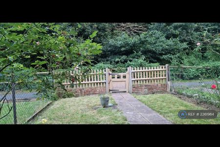 3 bedroom terraced house to rent - Photo 3