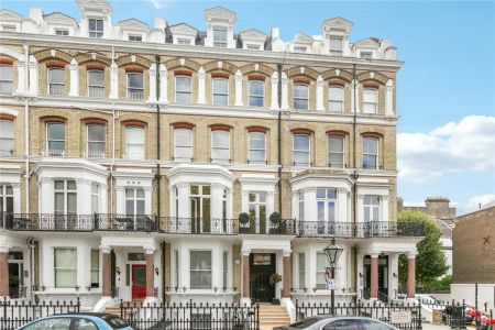 3 bedroom flat in Kensington - Photo 2