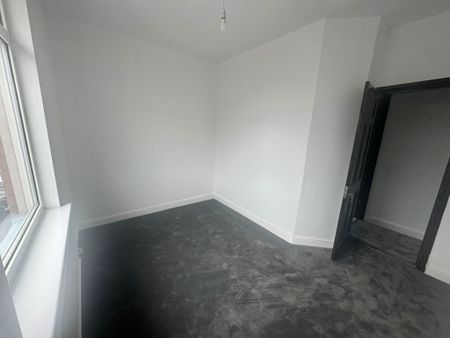 5 bedroom property - Photo 2