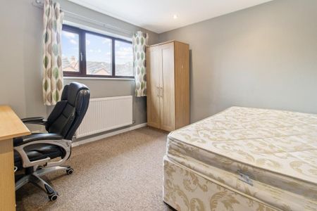 5 bedroom semi-detached house to rent - Photo 2