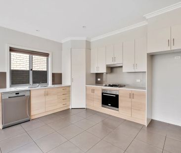 Spacious, Stylish & Superbly Located Three Bedroom Home! - Photo 4