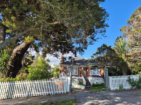 House for rent - Photo 2