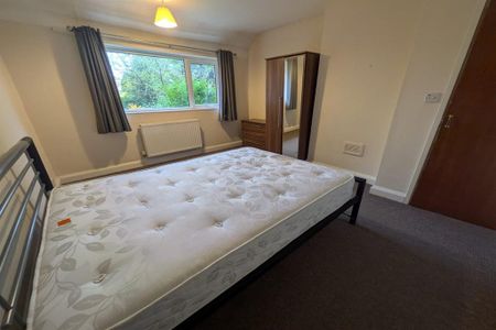 4 bedroom semi-detached house to rent - Photo 5