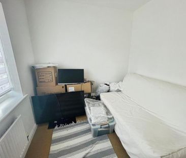 2 bedroom end of terrace house to rent - Photo 1