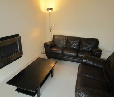 2 bedroom semi-detached house to rent - Photo 2