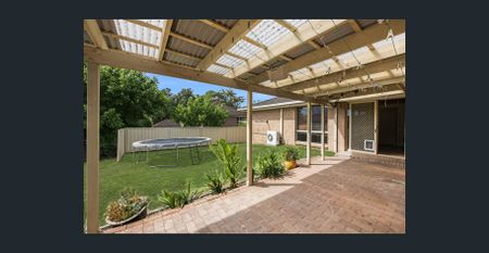 Spacious 4-Bedroom Family Home in Convenient Location - Photo 5