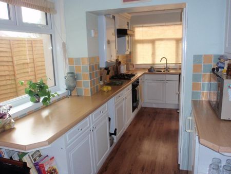 5 bedroom detached house to rent - Photo 3