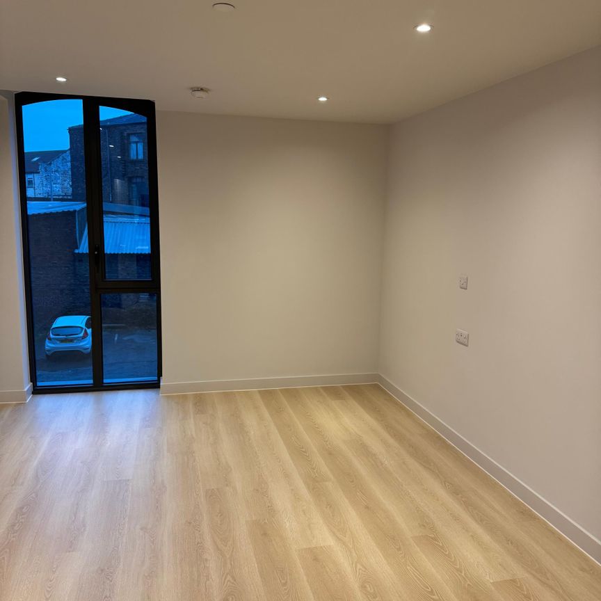 Dutton Street - Photo 1