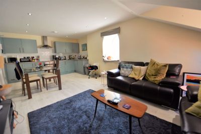 2 bedroom Flat in Aire Street, Leeds - Photo 5