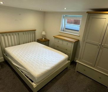 Room 1, St Lukes Crescent, Leeds, LS11 8LA - Photo 5