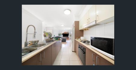 Renovated Spacious Two Bedroom Apartment - Photo 5