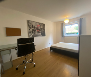 3 bedroom apartment to rent Rednal House, 102 Greetham Street, Sout... - Photo 4