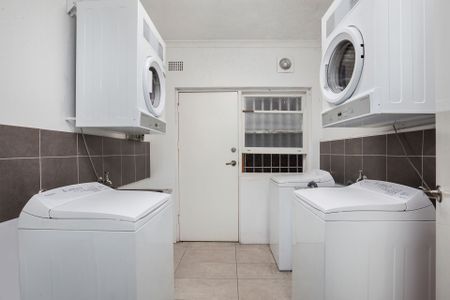 Renovated Studio Wtih Carspace - Photo 4