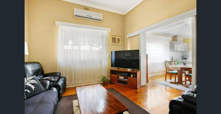 Spacious family home in a sought-after Preston pocket - gardener included - Photo 3