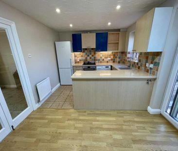 3 bedroom semi-detached house to rent - Photo 5