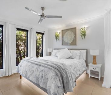 Spacious Family Living with Style, Comfort and Convenience - Photo 3