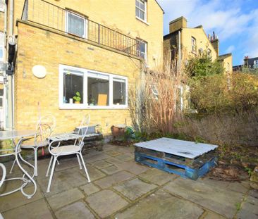 4 bedroom flat to rent - Photo 3