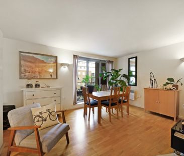 Narrow Street - Photo 6