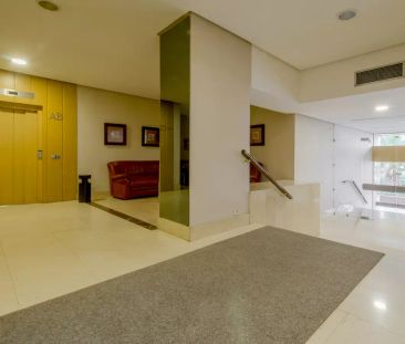 Room in a shared 8-bedroom apartment for rent in Castillejos, professionals only - Photo 5