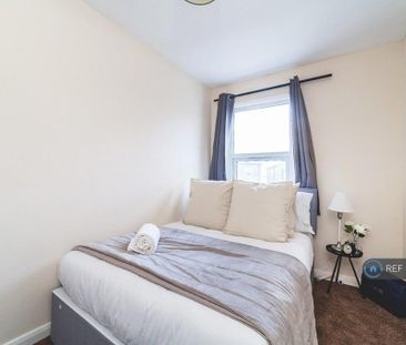 1 bedroom in a flat share to rent - Photo 5