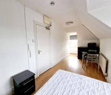 1 bedroom in a house share to rent - Photo 4