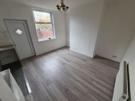 3 Bed Terraced House, Lower Broughton Road, M7 - Photo 2