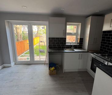 5 bedroom terraced house to rent - Photo 4