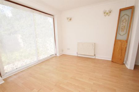 3 bedroom end of terrace house to rent - Photo 2