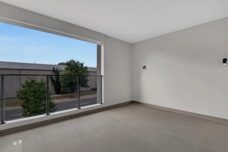 Welcome to 7B Nelson Place - A stunning contemporary residence that captures the relaxed elegance of Bayside living. Available 24/11/2025. - Photo 2