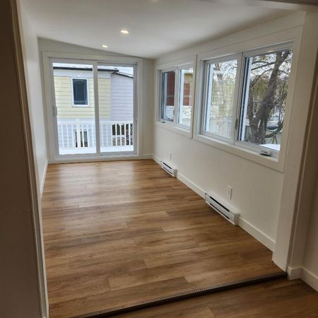 5 1/2 à Laval, rénové avec cours - Photo 4