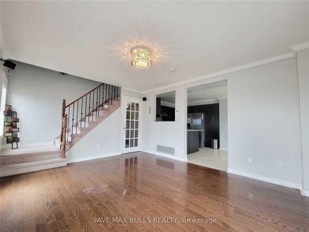 Condo Townhouse For Lease | E8124902 - Photo 3